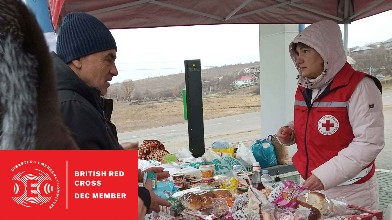 Volunteers of the Moldova Red Cross welcoming people from Ukraine with hot drinks and food.