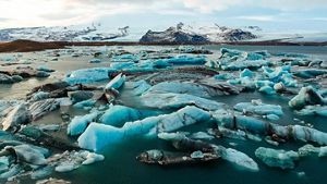 Image of melting icebergs