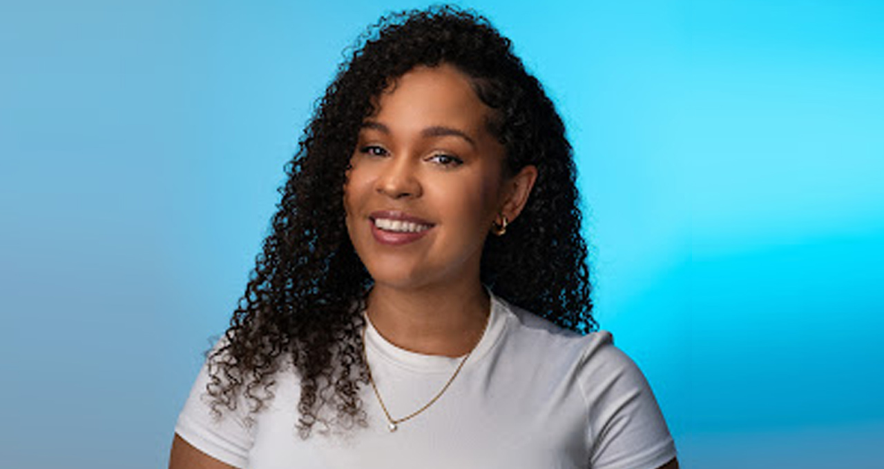 Headshot of Akilah Harper on blue background