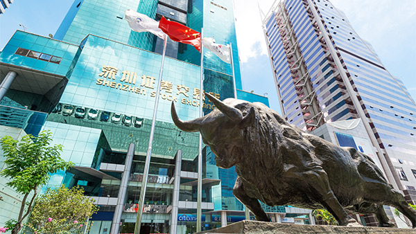 Chinese bull in front of Chinese markets