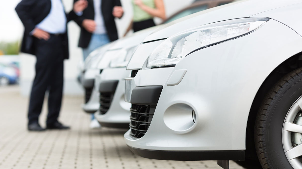 Best time to buy a car new or second hand – car dealership