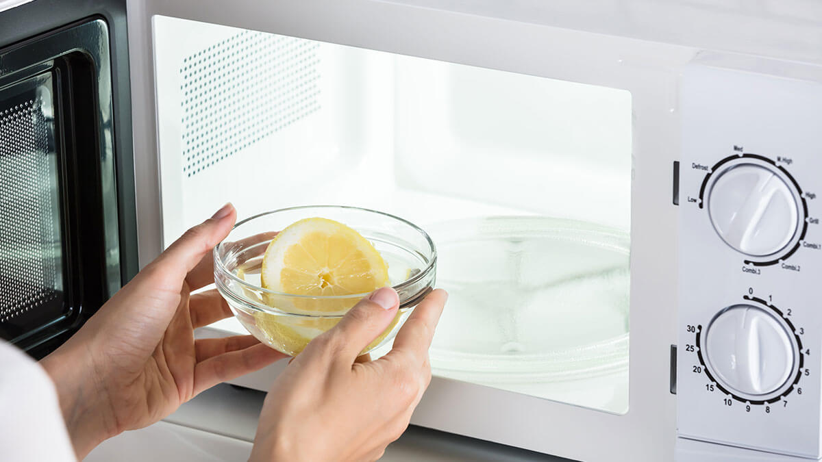 Putting lemon in a microwave 